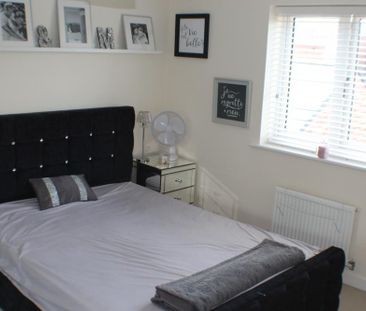 4 bedroom detached house to rent - Photo 3
