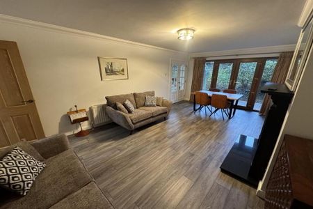 1 Stormont Mews, Belfast, BT5 7FR - Photo 4