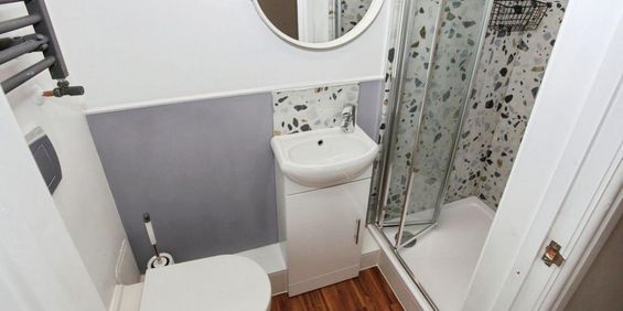 1 bedroom in a house share to rent - Photo 3