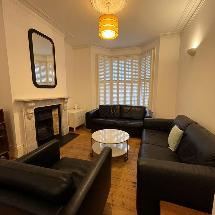 Room in a Shared House, Scawen Road, SE8 - Photo 1