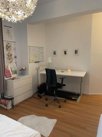 Suche Nachmieterin für zentrale 3er Mädels-WG zum 15.01 - Photo 2