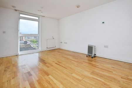 1 bedroom Flat To Let - Photo 2