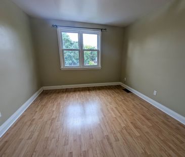 All Inclusive 2 Bedroom Upper Unit in St. Catharines!! - Photo 6