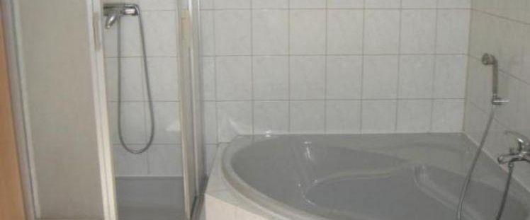 schöne Dachgeschoss Wohnung mit BALKON - Photo 1