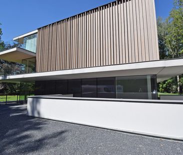 UNIEK INSTAPKLAAR GELIJKVLOERS APPARTEMENT IN EEN GROENE OMGEVING. - Foto 2