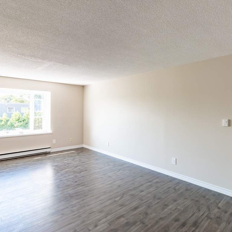 Lewis Court Apartments - ALL INCLUSIVE - Photo 1