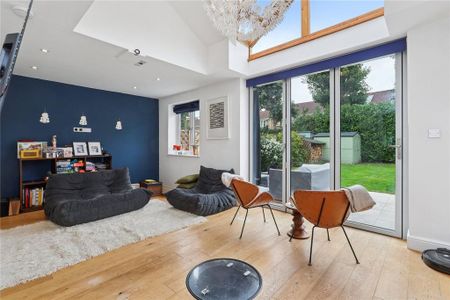 4 bedroom detached house to rent - Photo 4