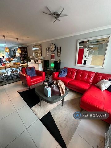 5 bedroom detached house to rent - Photo 3