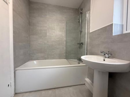 4 bedroom semi-detached bungalow to rent - Photo 4