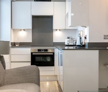 1 bed Apartment To Let - Photo 6