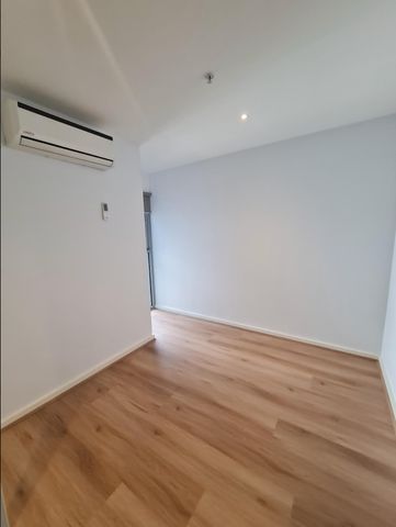 Modern Apartment Living in the Heart of Caulfield East - Photo 5