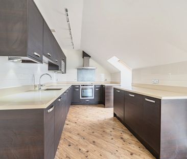 Blacksmiths Court, N13, London - Photo 1