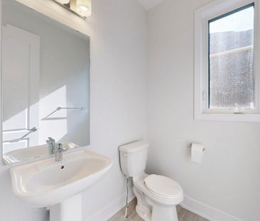 For Lease - 231 Sikura Circle, Aurora, Ontario - Photo 5