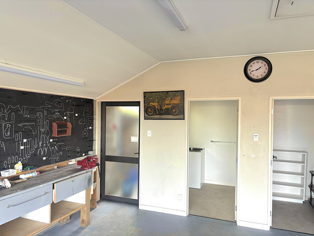 Unbeatable Windsor location - Spacious, Sunny Home - Photo 5