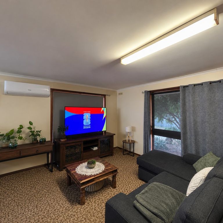 Neat & Low Maintenance Unit! - Photo 1