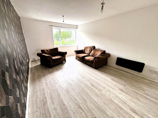 3 bedroom flat to rent - Photo 1