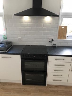 6 bedroom house to rent - Photo 1