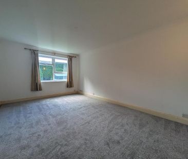 2 bedroom ground floor flat to rent - Photo 2