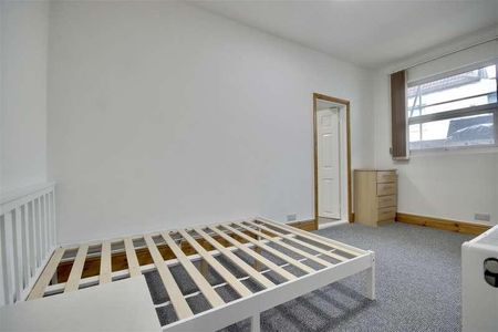 Sandringham Apartments, Osborne Road, Southsea, PO5 - Photo 5