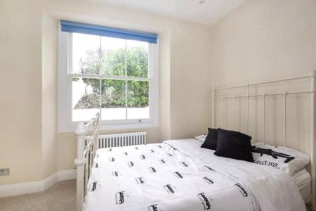 3 bedroom flat in St John's Wood - Photo 3