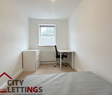 4 Bedroom End Terraced House - Photo 4