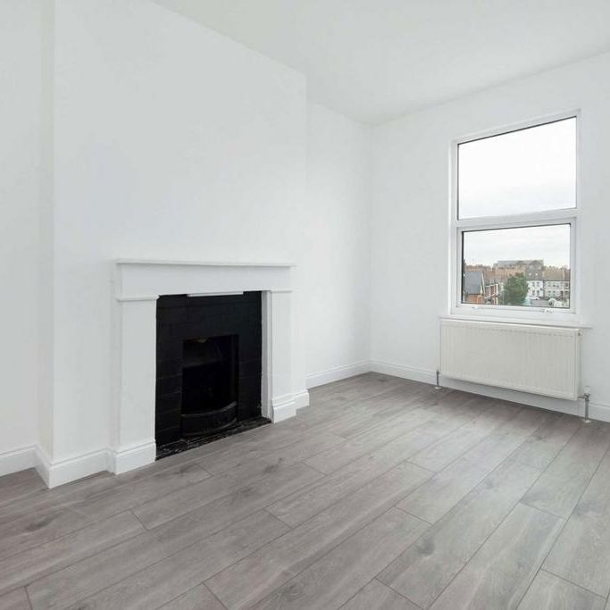 3 bedroom flat to rent - Photo 1