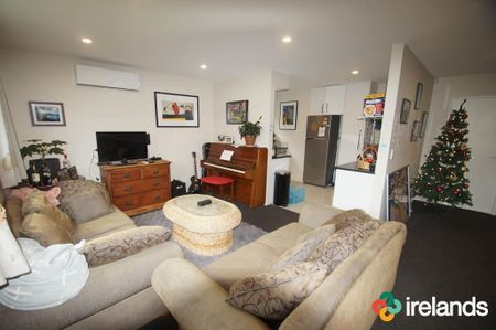 Fabulous Three Bedroom Townhouse - Photo 4