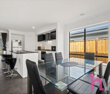 Conveniently located family home! - Photo 4