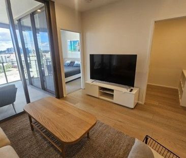 Stylish & Spacious 2-Bedroom Apartment Steps from the Brisbane River! - Photo 1