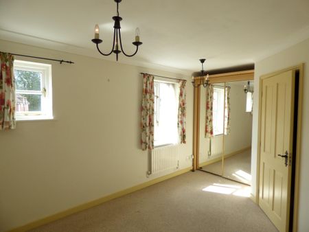 3 bedroom house to rent Church Terrace, Bures, CO8 - Photo 3