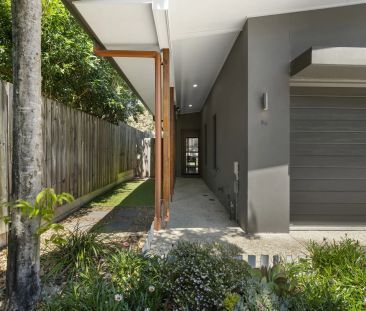 Stylish Townhouse with Exceptional Outdoor Living - Photo 3