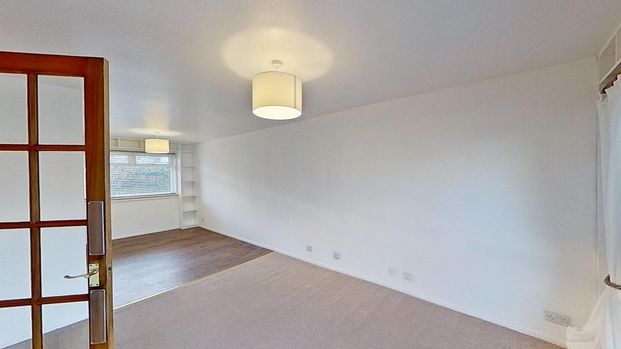 4 bedroom detached house to rent - Photo 1