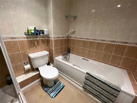 2 bedroom apartment to rent - Photo 3