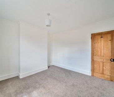 2 bedroom end of terrace house to rent - Photo 6