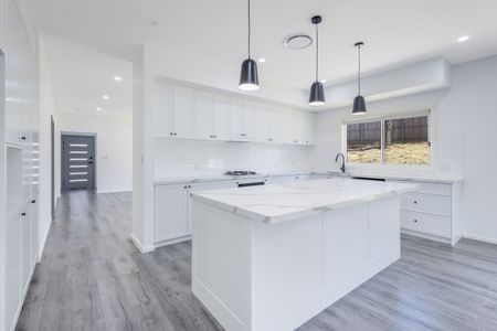 Brand New Modern Family Home - 6 or 12 Month Lease - Photo 3