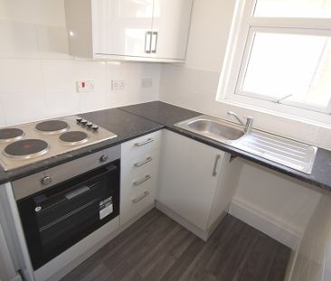 To Let 1 Bed Flat - Photo 3