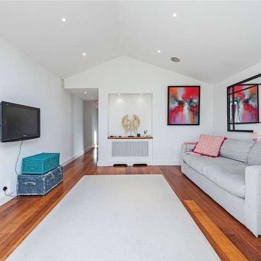 Cross Street, London, SW13 - Photo 1