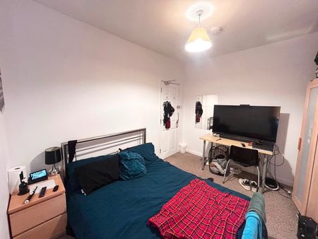 Room in a Shared House, Bellevue Road, SO15 - Photo 2