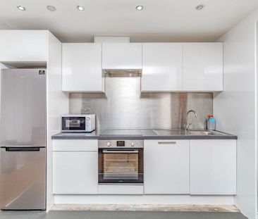 3 bedroom flat to rent - Photo 2