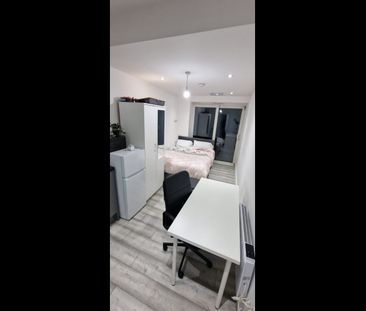 Room in a Shared House, Eastcote Lane, HA2 - Photo 4