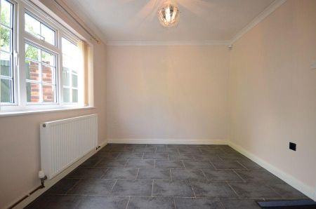 3 bedroom detached house to rent - Photo 3