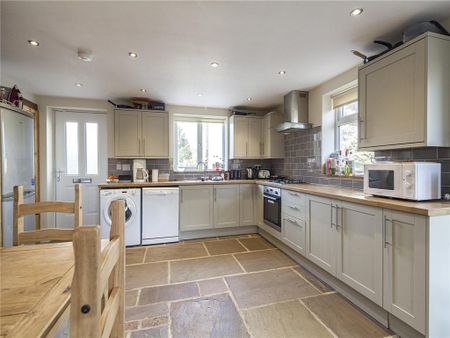 4 bedroom semi-detached house to rent - Photo 2