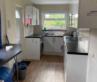 3 bedroom property to rent in Manchester - Photo 4