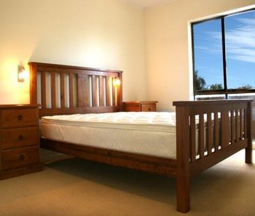 NEAT AND TIDY 2 BEDROOM UNIT AVAILABLE NOW! - Photo 2