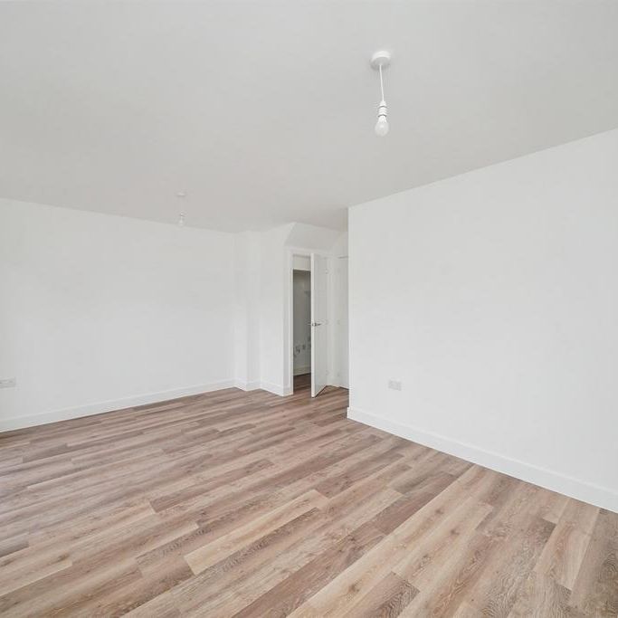 4 bedroom semi-detached house to rent - Photo 1
