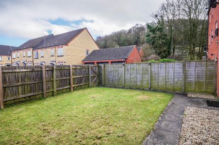Harrolds Close, Dursley - Photo 2