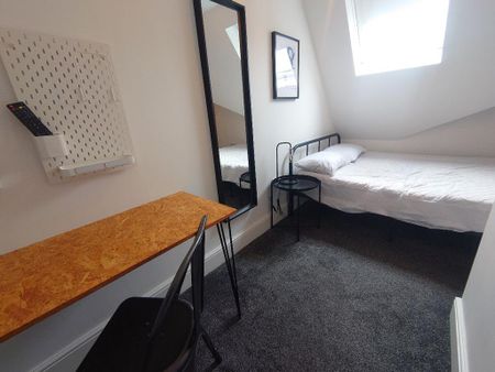 5 bedroom flat to rent - Photo 4