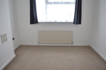 Malling Gardens, Morden, SM4 - Photo 4