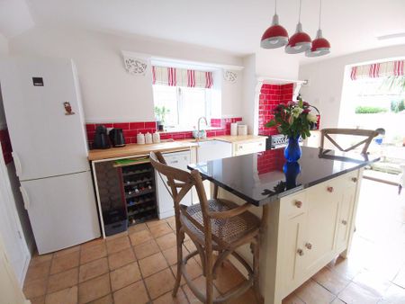 3 bedroom semi-detached house to rent - Photo 2