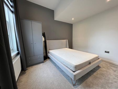 London Road, Staines, Surrey, TW18 - Photo 2